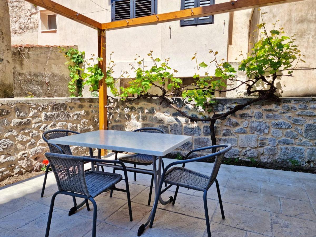 Apartment Hana Omiš Eksteriør bilde