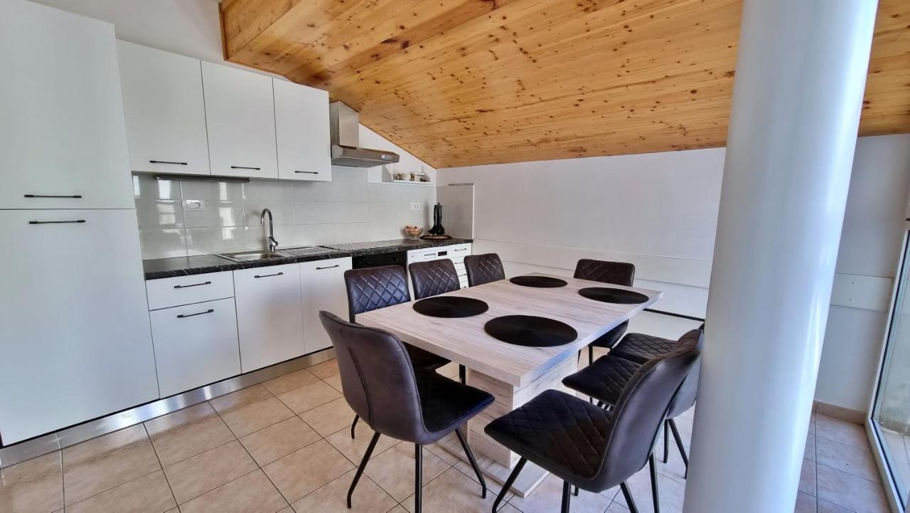 Apartment Hana Omiš Eksteriør bilde